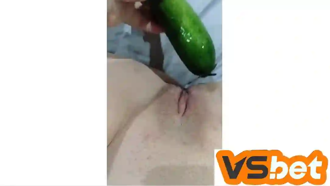 Em sinh viên thủ dâm bằng dưa chuột cực dâm -sex vú to - asiaarabfans.com